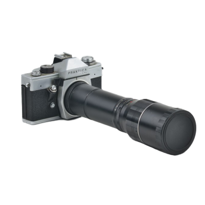 Aparat fotograficzny Praktica LTL, pierwszy aparat serii L wyposażony w pomiar światła przez obiektyw, w komplecie teleobiektyw Albinar 300 mm f/6.3, Niemcy, lata 70. XX w.